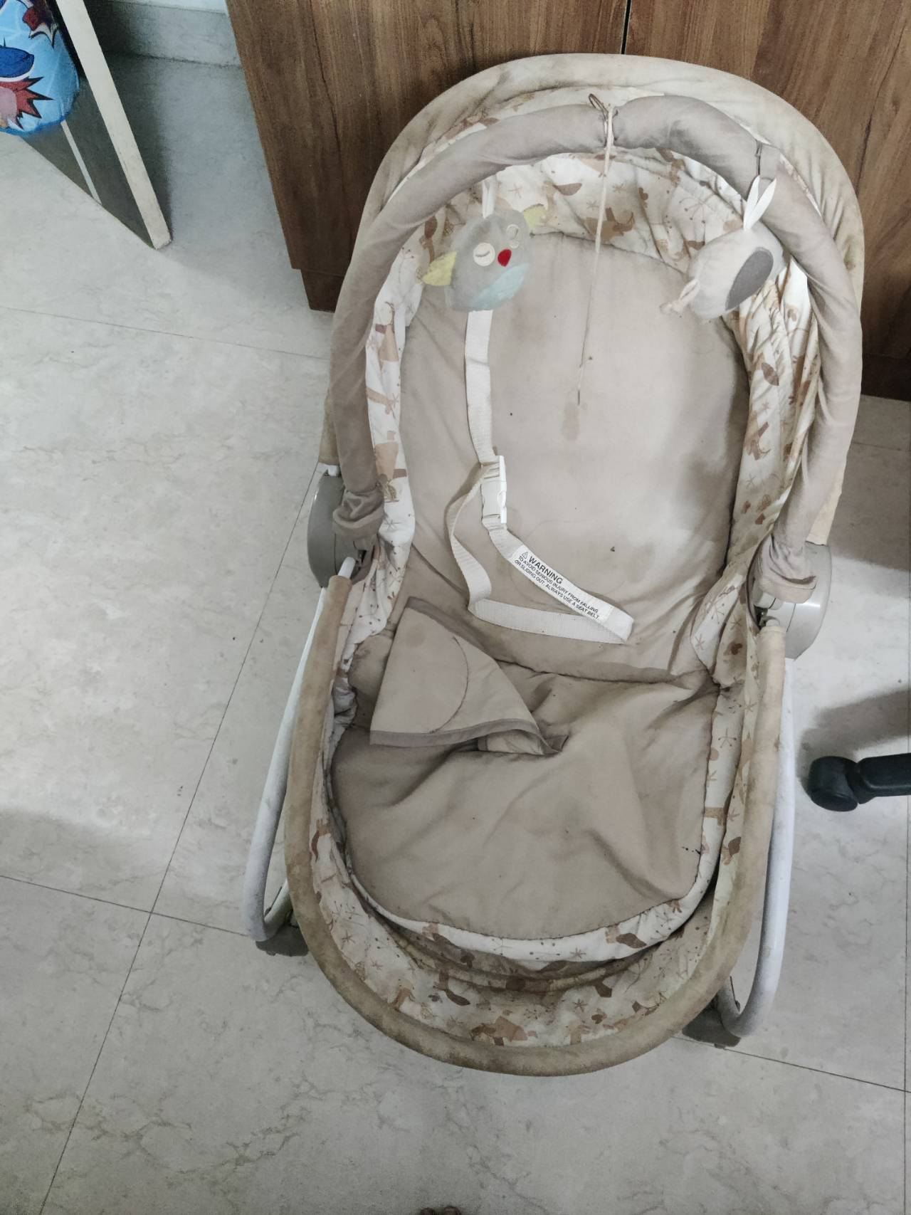 Babyhug cradle with little repair needed